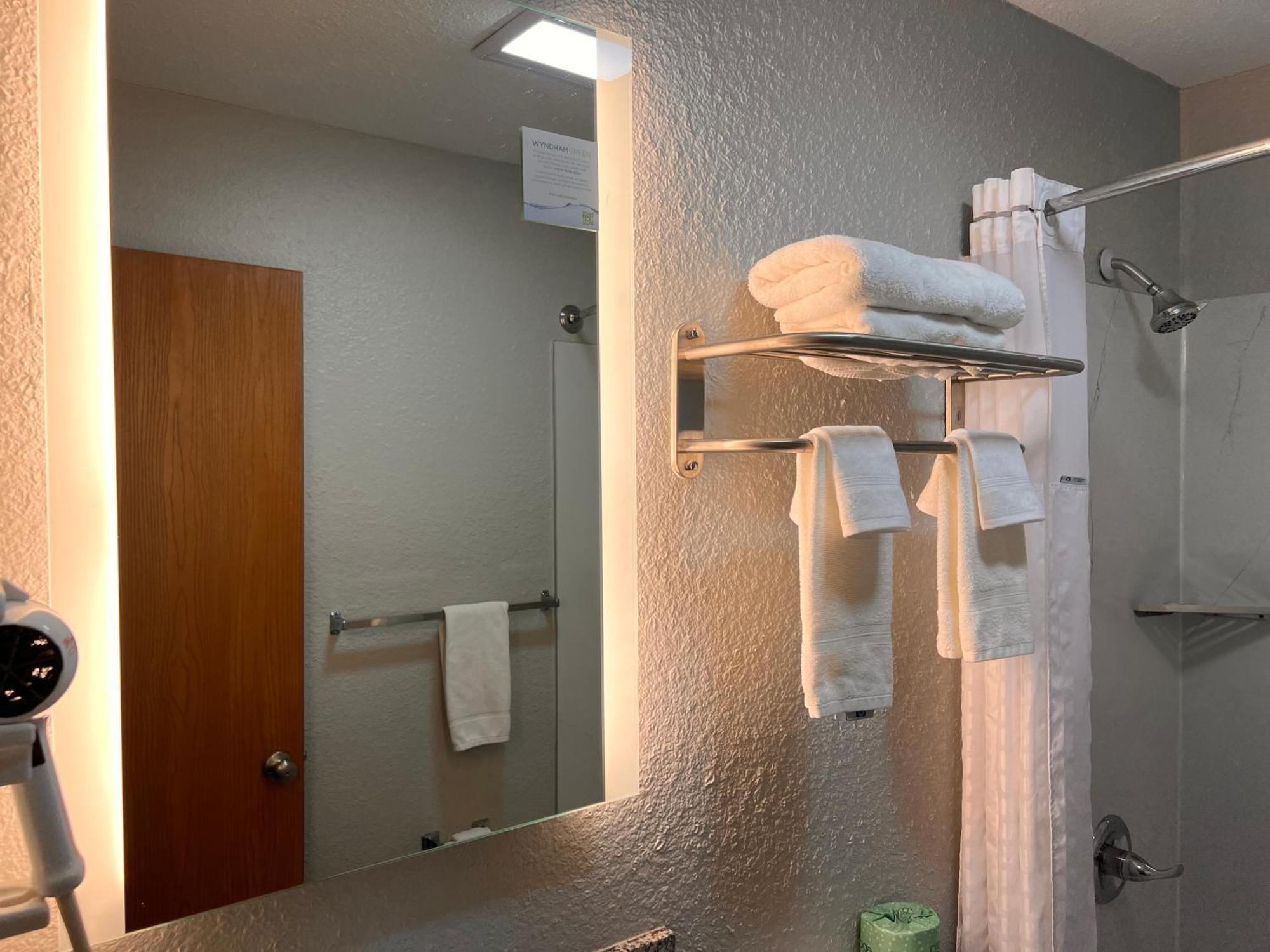 ซูเปอร์ 8 บาย วินด์แฮม เอลิซาเบททาวน์ Hotel อลิซาเบธทาวน์ ภายนอก รูปภาพ